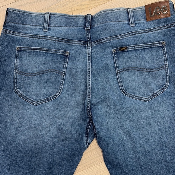 Lee Blue Relaxed Straight Fit Jeans/ Extreme Motion Tapered Leg - Picture 10 of 16